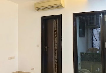 Room in 3 BHK Builder Floor at Greater Kailash Part 3 – for Rent