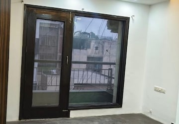 Room in 3 BHK Builder Floor at Greater Kailash Part 3 – for Rent