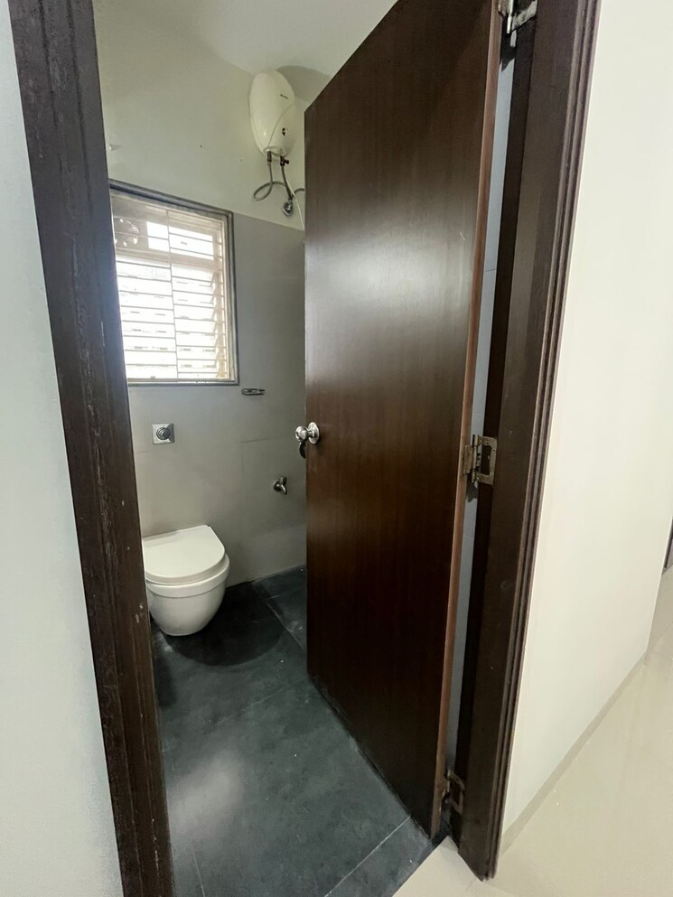 Bathroom, rustomjee-oriana 3 Bedroom 1200 Sq.Ft. Apartment In Bandra East Mumbai 9341746