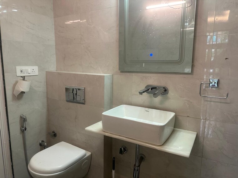 Bathroom, veera-safdarjung-enclave 4 Bedroom 500 Sq.Yd. Builder Floor In Safdarjung Enclave Delhi 9341781