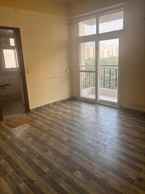 Room in 3 BHK Apartment at Amrapali Princely Estate, Sector 76 – for Rent