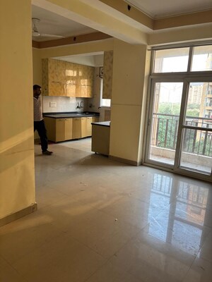 Room in 3 BHK Apartment at Amrapali Princely Estate, Sector 76 – for Rent