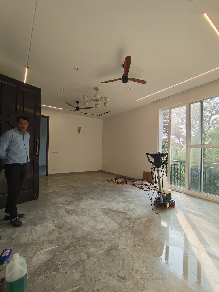  Parking, saket 3 Bedroom 1800 Sq.Ft. Builder Floor In Saket Delhi 9341830