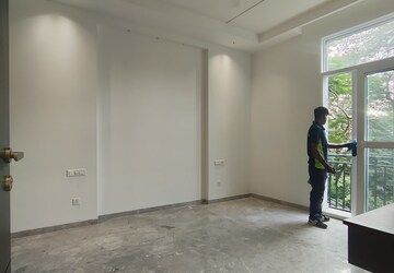 Parking in 3 BHK Builder Floor at Saket – for Rent