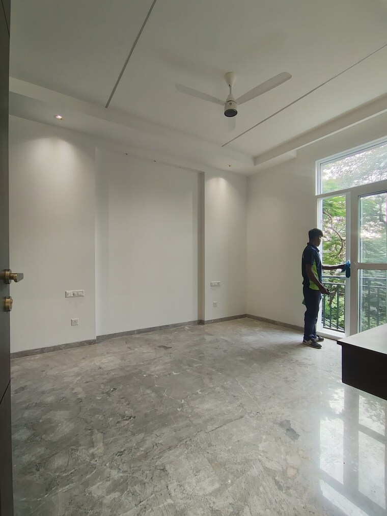  Parking, saket 3 Bedroom 1800 Sq.Ft. Builder Floor In Saket Delhi 9341830