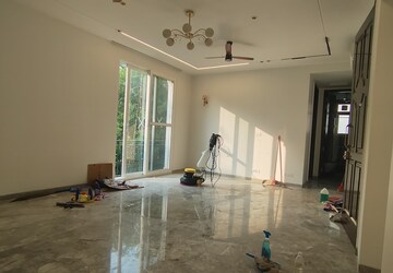 Parking in 3 BHK Builder Floor at Saket – for Rent