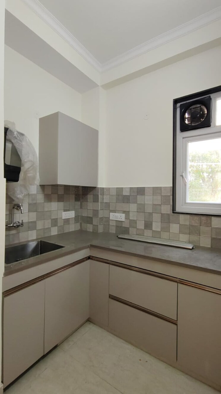 Kitchen, everest-apartments-rwa 2 Bedroom 900 Sq.Ft. Apartment In Kalkaji Delhi 9341827