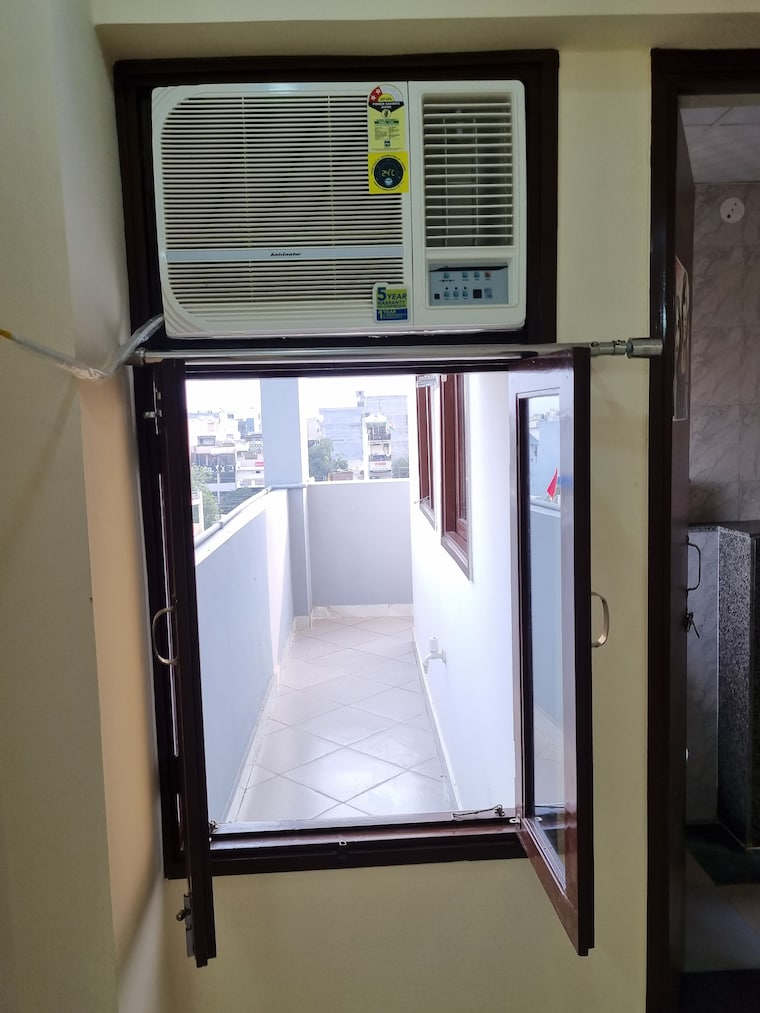 Other, everest-apartments-rwa 2 Bedroom 900 Sq.Ft. Apartment In Kalkaji Delhi 9341827