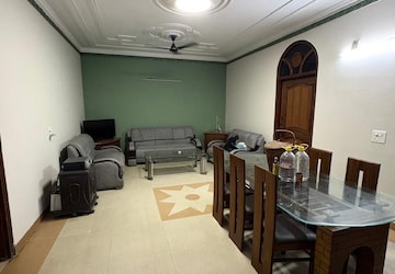 Living Room in 2 BHK Apartment at Everest Apartments RWA, Kalkaji – for Sale