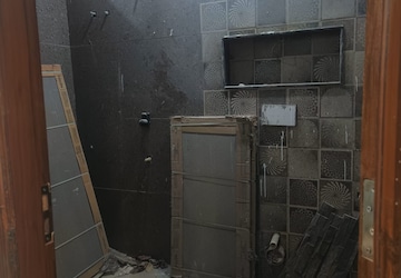 Bathroom in 5 BHK Villa at Sahastradhara – for Sale