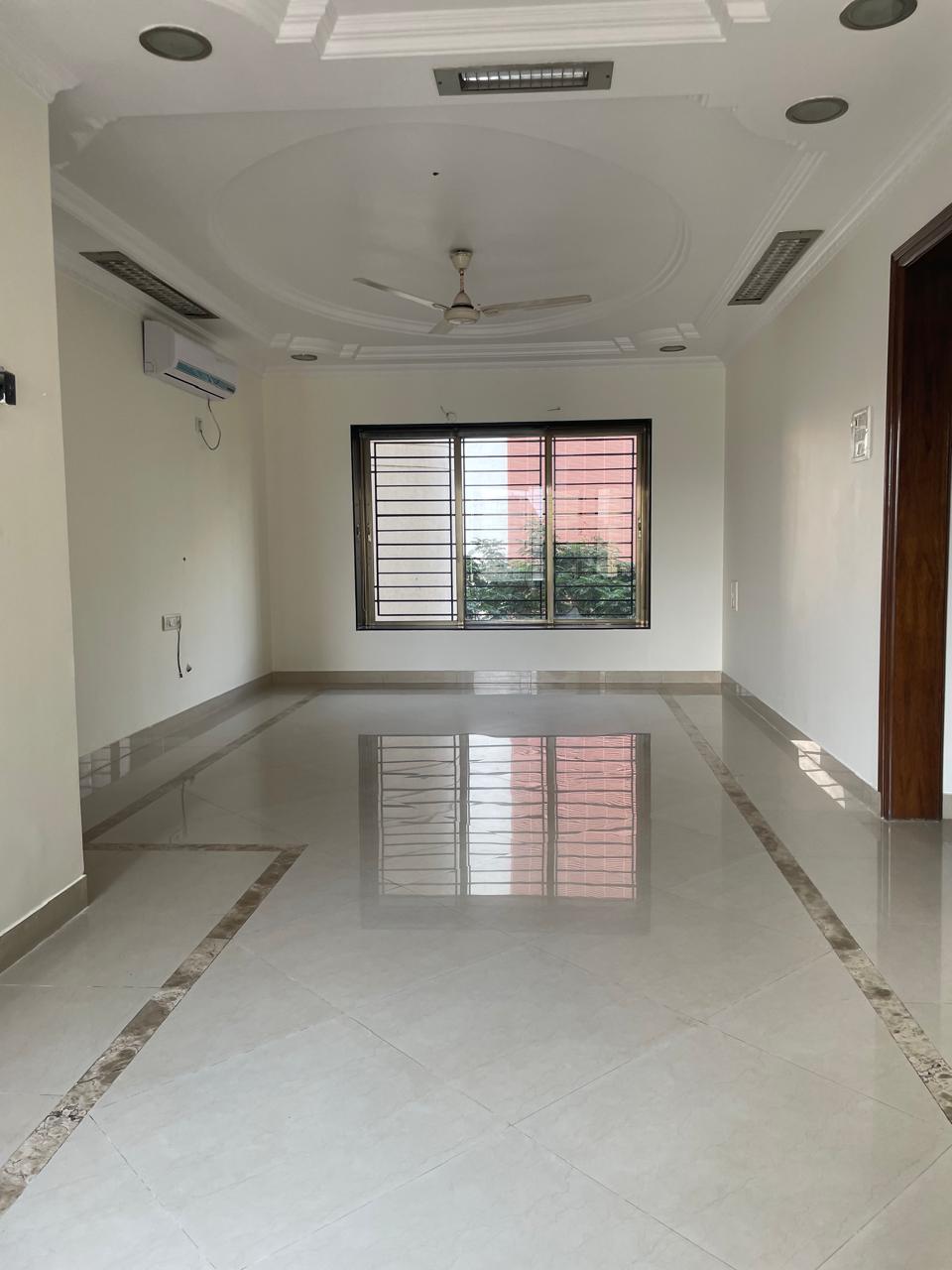 2 BHK Apartment For Sale in Group Seven Rushi Heights