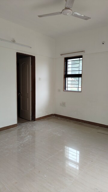 Room in 2 BHK Apartment at Magarpatta Jasminium, Hadapsar – for Sale