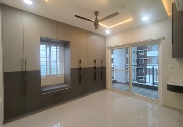 Room in 3 BHK Apartment at Rajapushpa Provincia, Narsingi – for Rent