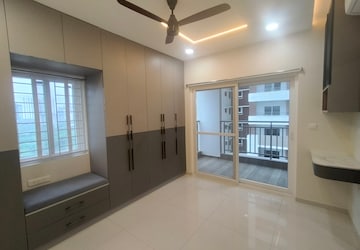 Room in 3 BHK Apartment at Rajapushpa Provincia, Narsingi – for Rent