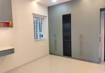 Room in 3 BHK Apartment at Rajapushpa Provincia, Narsingi – for Rent