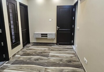 Room in 3 BHK Builder Floor at Ansal Sushant Apartments, Sushant Lok I – for Rent