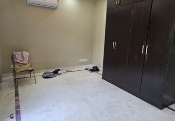 Room in 3 BHK Builder Floor at Ansal Sushant Apartments, Sushant Lok I – for Rent