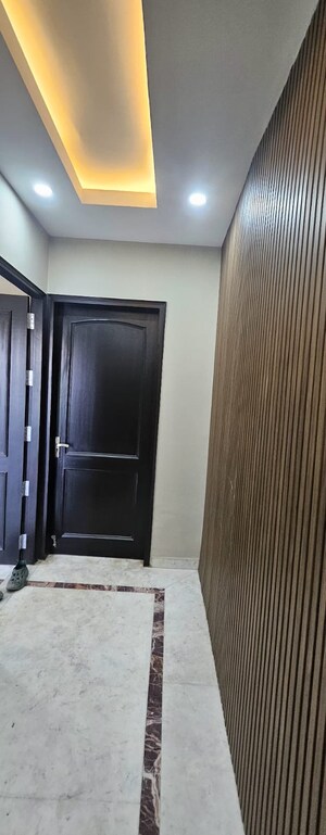 Building Lobby in 3 BHK Builder Floor at Ansal Sushant Apartments, Sushant Lok I – for Rent