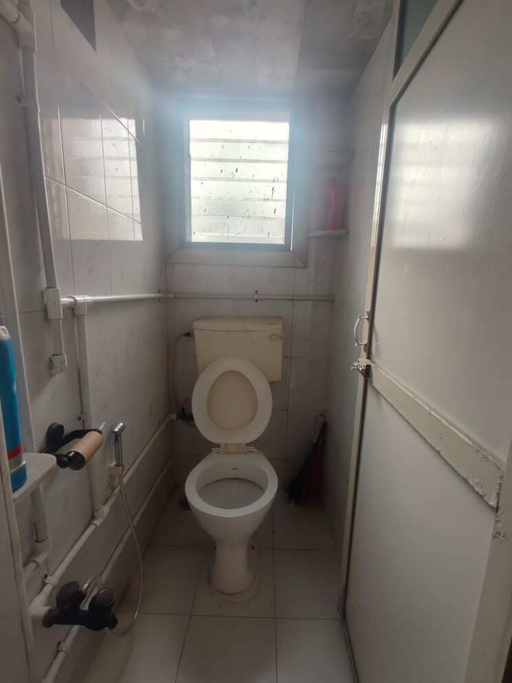Bathroom, rishikesh-chs 1 Bedroom 400 Sq.Ft. Apartment In Malad West Mumbai 9341940