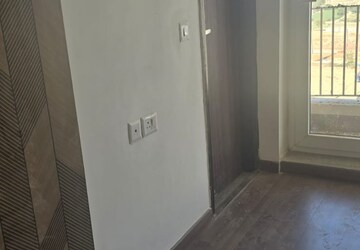 Bathroom in 3.5 BHK Apartment at BPTP Discovery Park, Sector 80 – for Rent