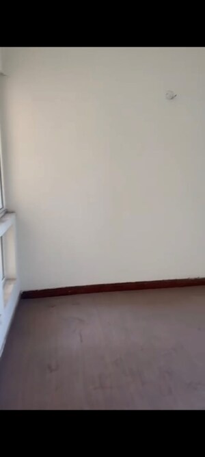 Room in 2 BHK Apartment at Jaypee Greens Kosmos, Sector 134 – for Rent