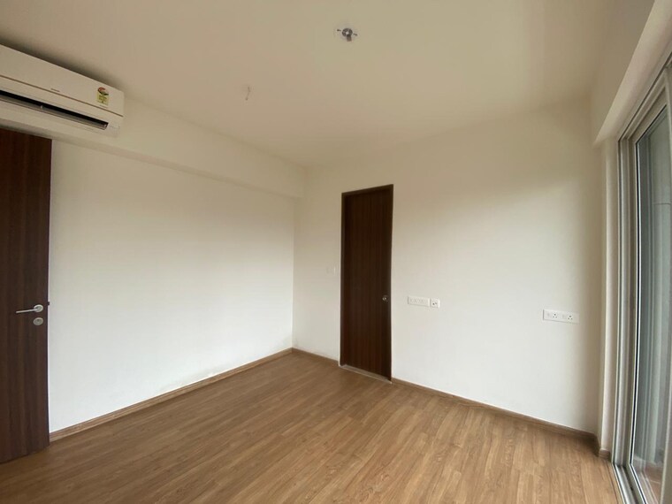 Room, oswal-park 1 Bedroom 500 Sq.Ft. Apartment In Oswal Park Thane 9342005