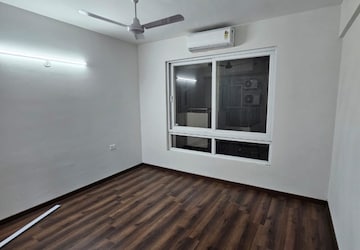 Room in 3 BHK Apartment at Hero Homes Gurgaon, Sector 104 – for Rent