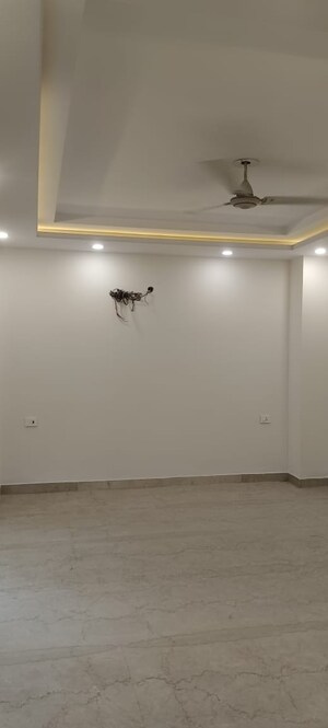 Room in 1.5 BHK Independent House at Sector 16 – for Rent