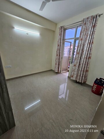 Room in 2 BHK Apartment at Shree Vardhman Mantra, Sector 67 – for Rent