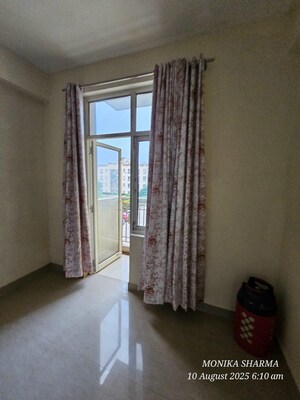 Room in 2 BHK Apartment at Shree Vardhman Mantra, Sector 67 – for Rent