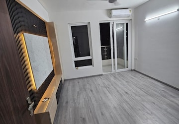 Room in 3 BHK Apartment at Hero Homes Gurgaon, Sector 104 – for Rent