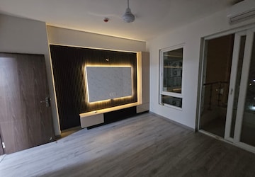 Room in 3 BHK Apartment at Hero Homes Gurgaon, Sector 104 – for Rent