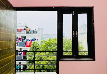 Room in 1 BHK Builder Floor at Saket – for Rent