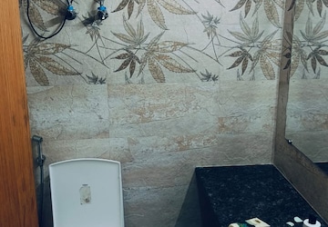Furnished Amenities in 1 BHK Apartment at Paramount Golfforeste, Zeta I Greater Noida – for Rent