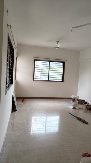 Room in 2 BHK Apartment at Magarpatta Jasminium, Hadapsar – for Rent