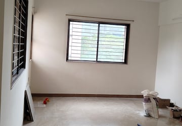 Room in 2 BHK Apartment at Magarpatta Jasminium, Hadapsar – for Rent
