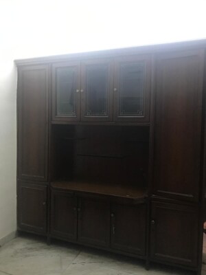 Furnished Amenities in 1 BHK Apartment at Poornima Apartments, Colaba – for Rent