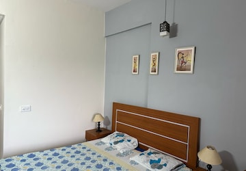 Bedroom in 1 BHK Apartment at Paramount Golfforeste, Zeta I Greater Noida – for Rent