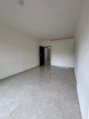 Room in 2 BHK Apartment at LnT Veridian, Powai – for Rent