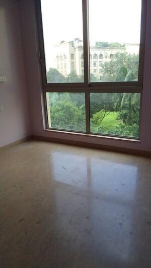 Room in 2 BHK Apartment at Hiranandani Atlantis, Powai – for Rent