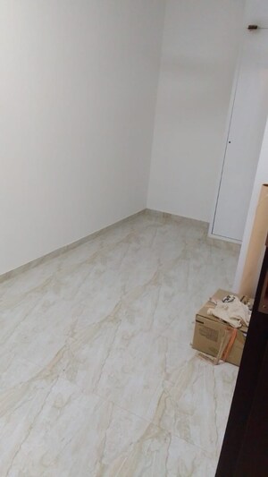 Room in 2 BHK Apartment at Hiranandani Atlantis, Powai – for Rent