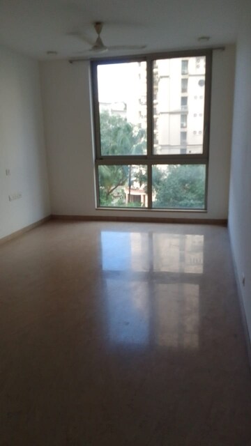 Room in 2 BHK Apartment at Hiranandani Atlantis, Powai – for Rent