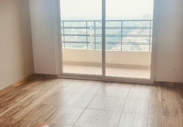 Room in 1 BHK Apartment at Paramount Golfforeste, Zeta I Greater Noida – for Rent