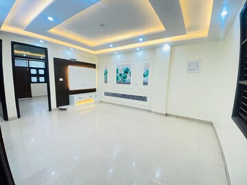 Room in 3 BHK Builder Floor at Dwarka Mor – for Rent