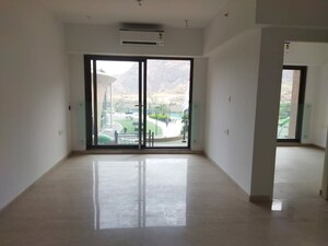 Room in 2 BHK Apartment at Kanakia Silicon Valley, Powai – for Rent