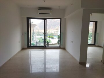 Room in 2 BHK Apartment at Kanakia Silicon Valley, Powai – for Rent