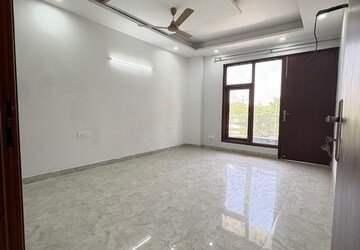 Room in 3 BHK Builder Floor at Sector 50 – for Rent
