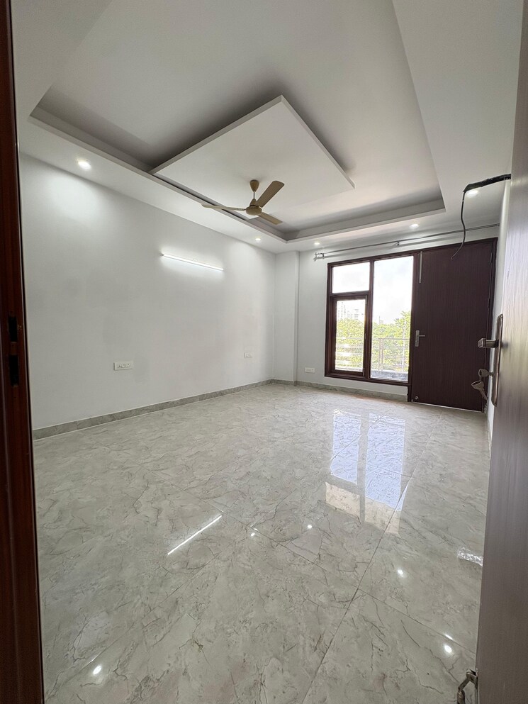 Room, sector 50 3 Bedroom 2500 Sq.Ft. Builder Floor In Sector 50 Gurgaon 9342391