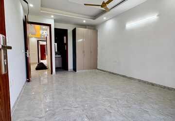 Room in 3 BHK Builder Floor at Sector 50 – for Rent