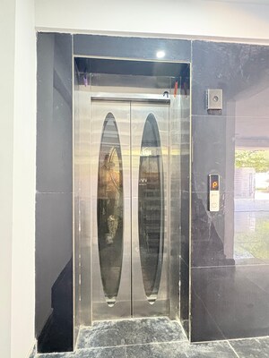 Building Lobby in 3 BHK Builder Floor at Sector 50 – for Rent